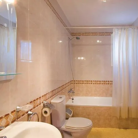 Sleeps 6 Wifi Villa
